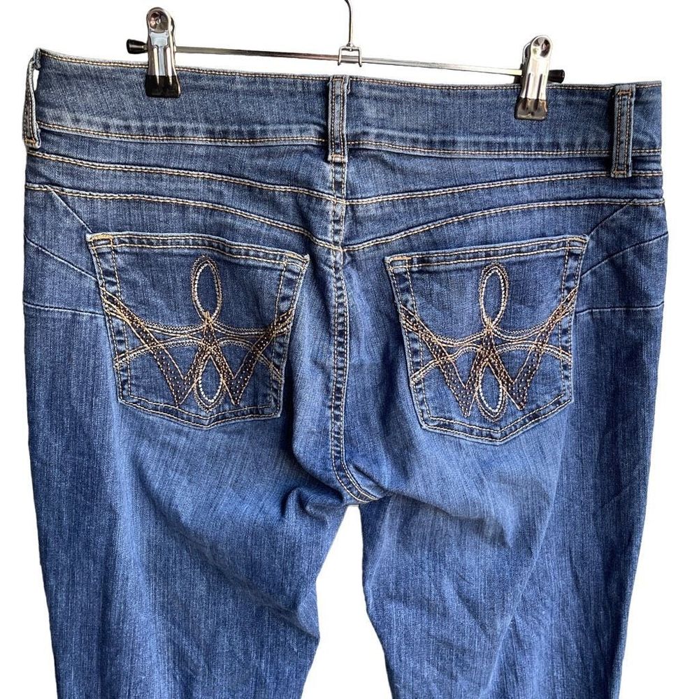 Wrangler Straight Jeans 13/14 (Inseam 32”) Women’s Dark Wash Gently Used [#1065] - Picture 6 of 7